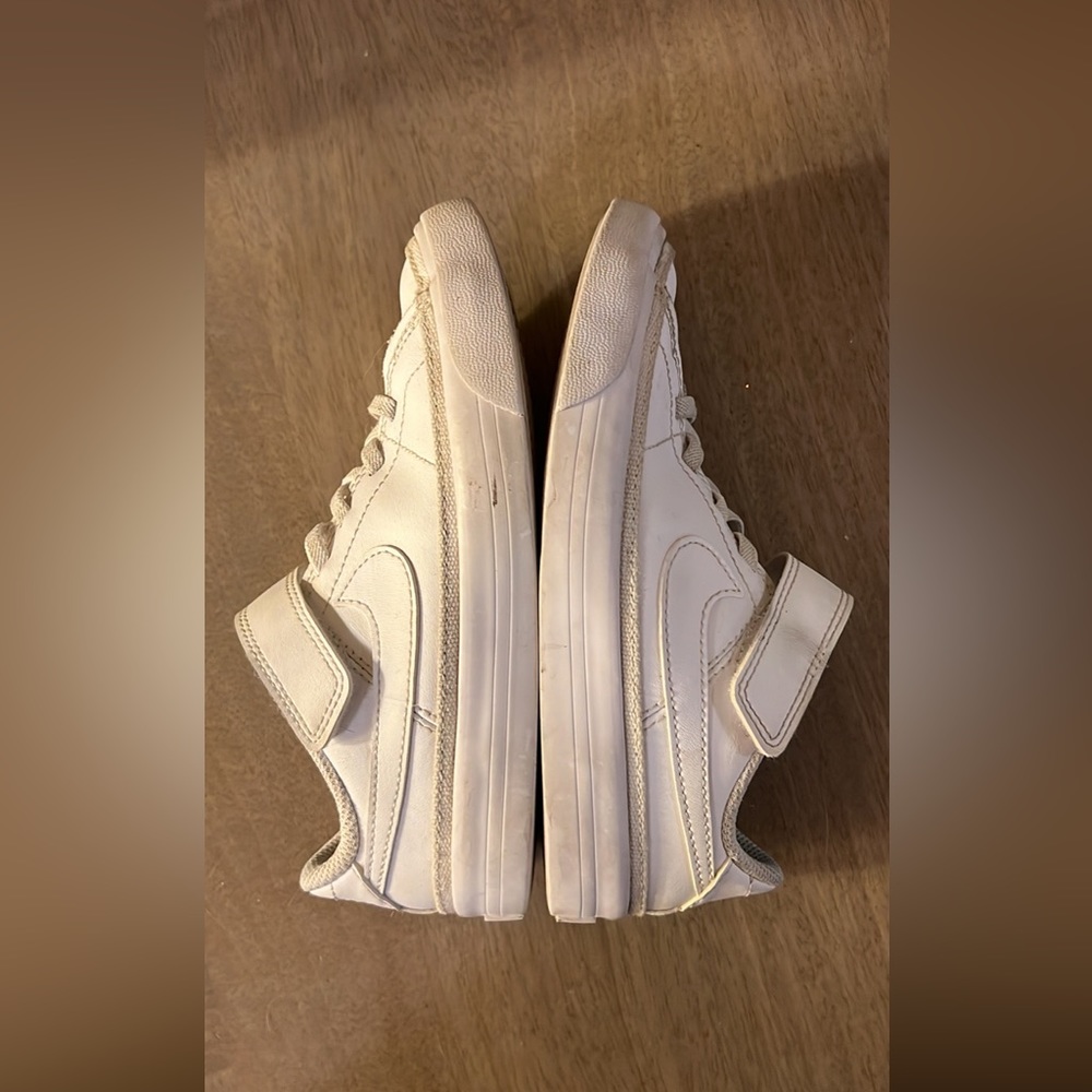 Toddler boys Nike tennis shoes size 11